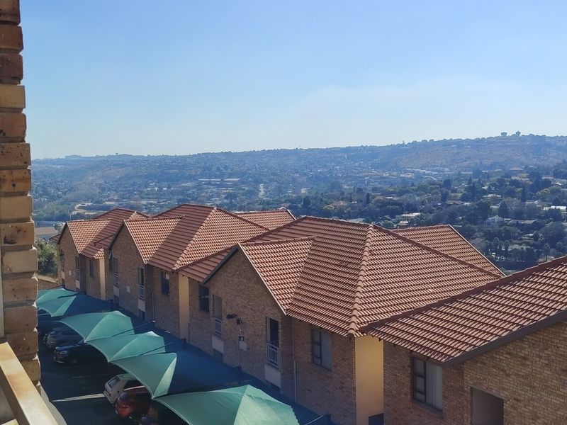 Townhouse For Sale in Winchester Hills, Johannesburg - Photo 8