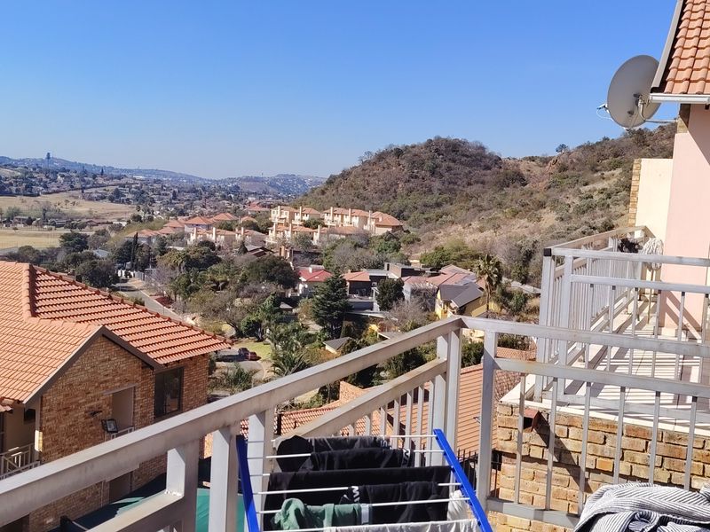 Townhouse For Sale in Winchester Hills, Johannesburg - Photo 5