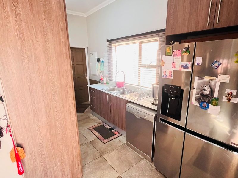 20-Hectare Lifestyle Farm with 3 Income-Generating Flatlets, Horse Facilities and Borehole for Sale - Photo 5