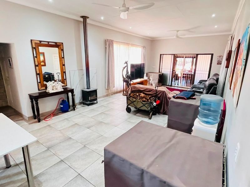 20-Hectare Lifestyle Farm with 3 Income-Generating Flatlets, Horse Facilities and Borehole for Sale - Photo 7