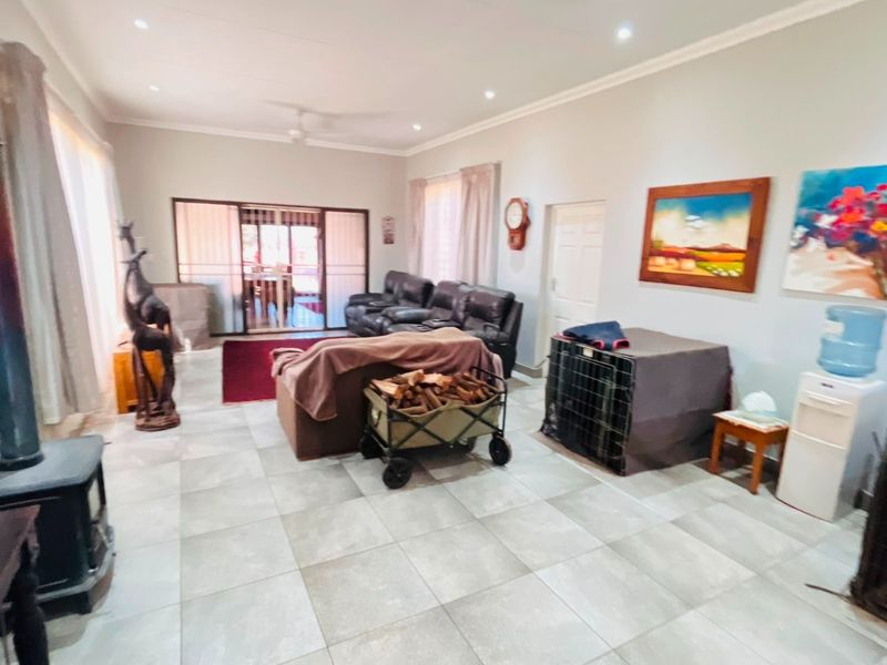 20-Hectare Lifestyle Farm with 3 Income-Generating Flatlets, Horse Facilities and Borehole for Sale - Photo 9