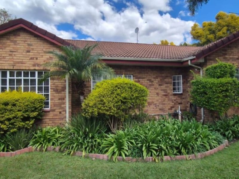 Townhouse For Sale in Aviary Hill, Newcastle, KwaZulu Natal - Photo 1