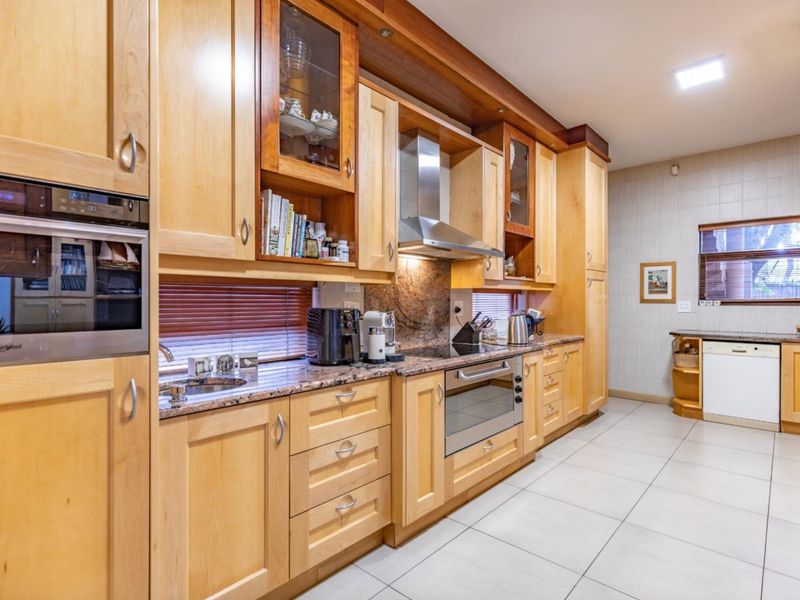 An Icon of Prestige And Timeless Luxury in the Heart of Muckleneuk - Photo 10