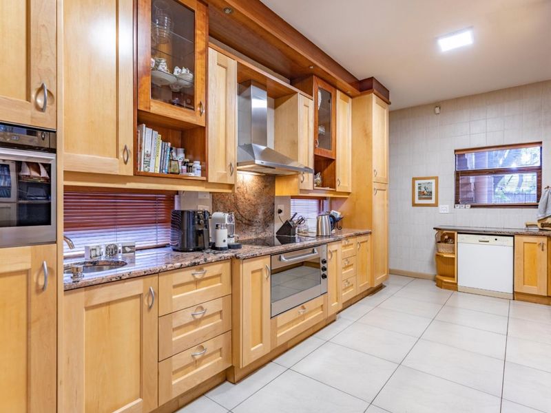 An Icon of Prestige And Timeless Luxury in the Heart of Muckleneuk - Photo 8