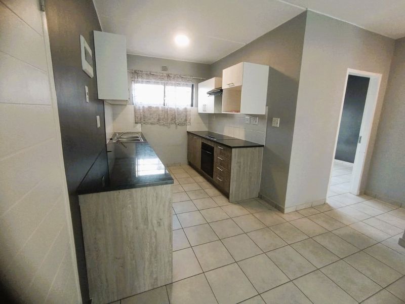 2 Bedroom 2 Bathroom For Sale In Parklands North - Photo 1