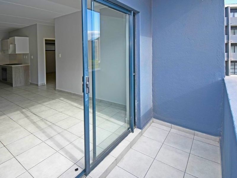 2 Bedroom 2 Bathroom For Sale In Parklands North - Photo 3