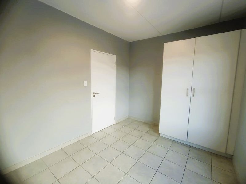 2 Bedroom 2 Bathroom For Sale In Parklands North - Photo 9