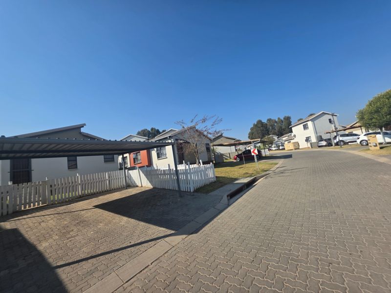 3 Bedroom Townhouse for Sale in Summerset - Photo 1