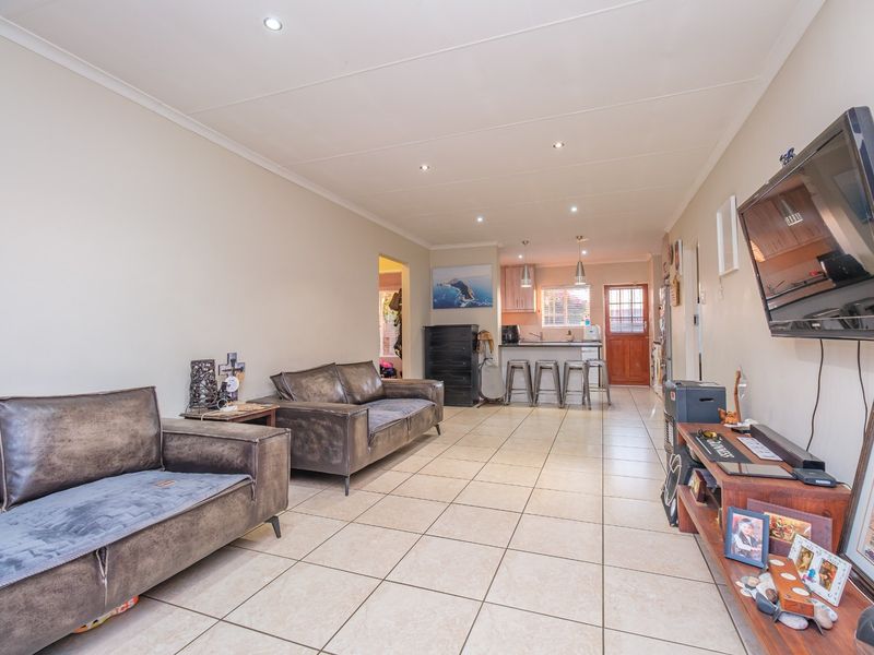 Modern Facebrick Townhouse with Private Garden in Honeydew Ridge - Photo 6