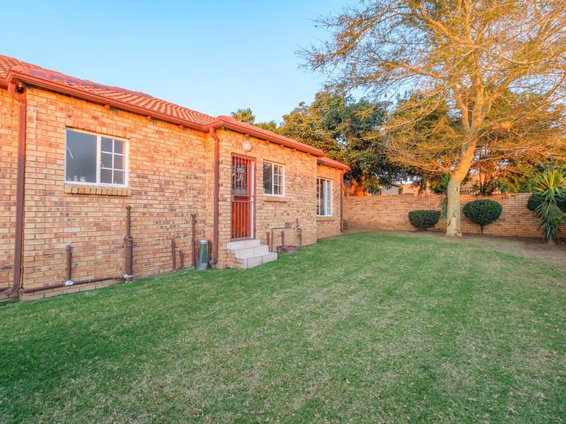 Modern Facebrick Townhouse with Private Garden in Honeydew Ridge - Photo 2