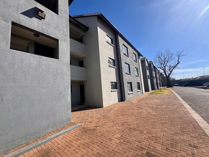 Ground floor 2 bed Apartment To Rent in Boksburg - Photo 2