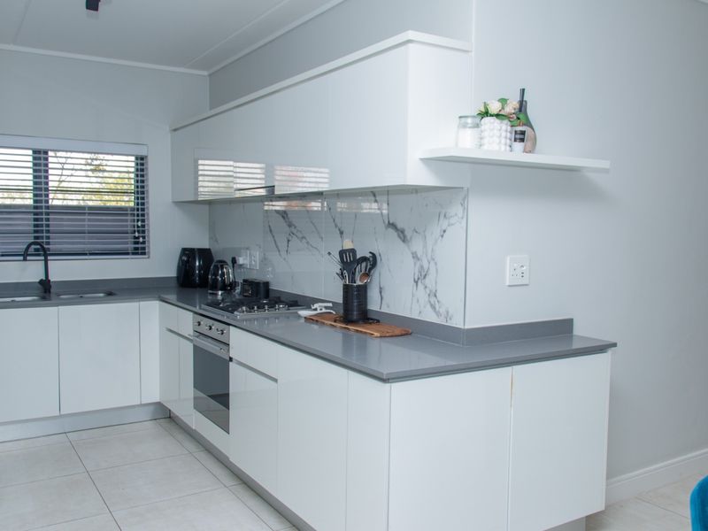 Sophisticated Design Apartment For Sale in The Polofields, Waterfall City - Photo 2
