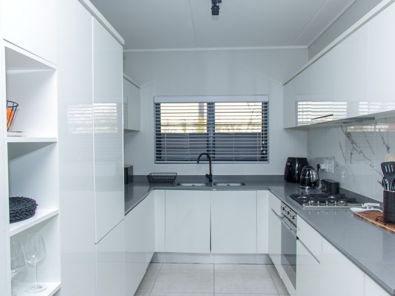 Sophisticated Design Apartment For Sale in The Polofields, Waterfall City - Photo 5