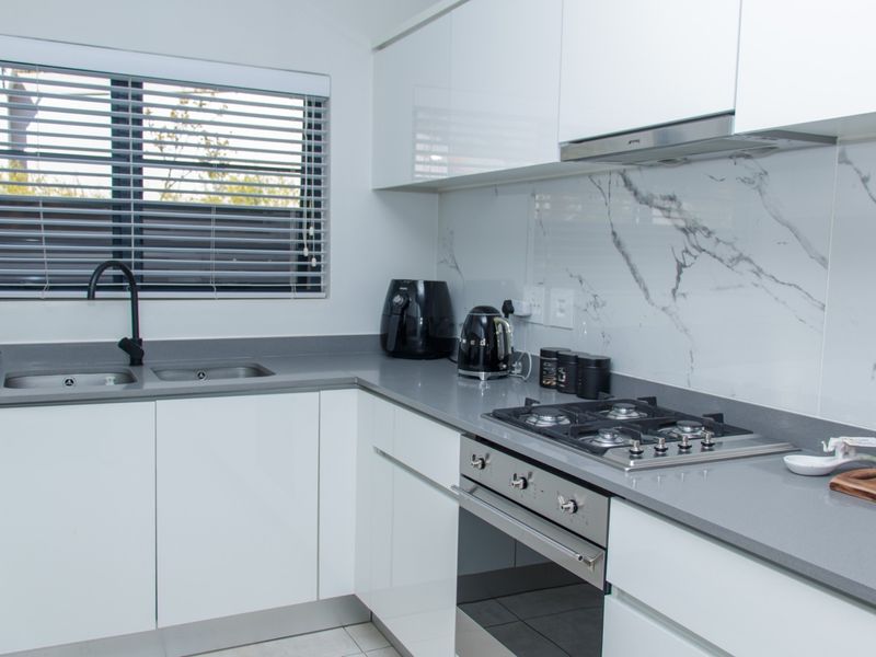 Sophisticated Design Apartment For Sale in The Polofields, Waterfall City - Photo 4