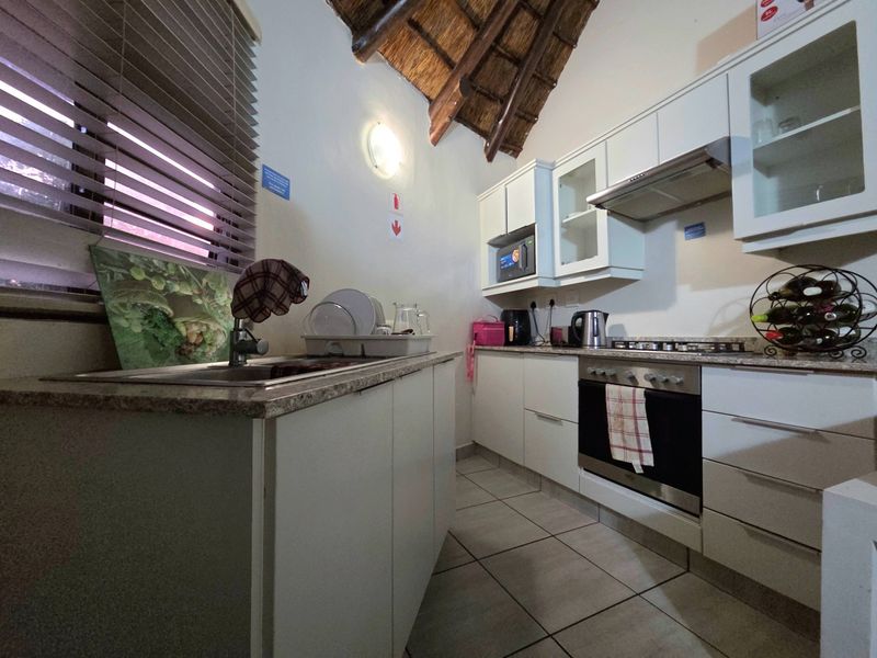 Convenient Beachside Getaway - Photo 8