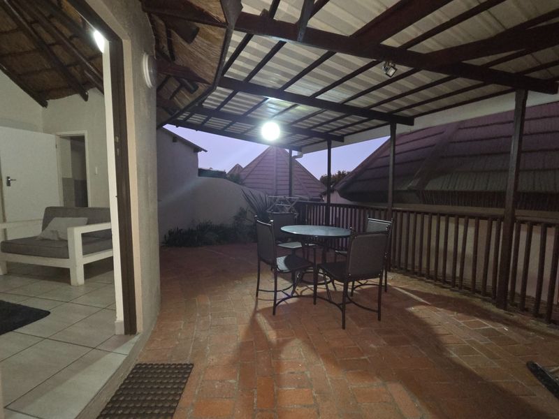 Convenient Beachside Getaway - Photo 3