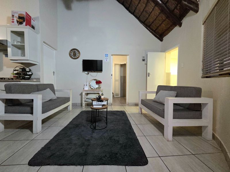 Convenient Beachside Getaway - Photo 5