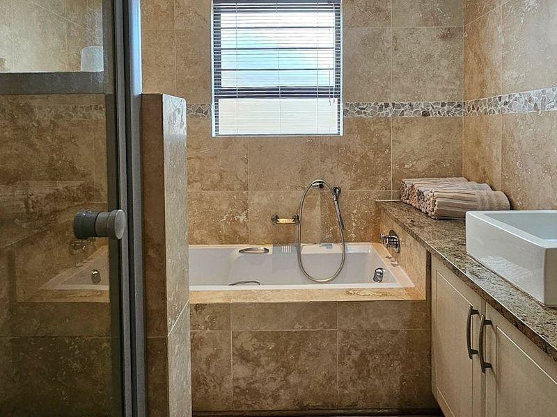 Apartment For Sale in Shelly Beach, Margate, KwaZulu Natal - Photo 5