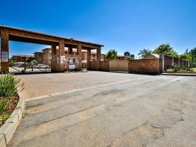 Apartment For Sale in Hughes, Boksburg - Photo 3