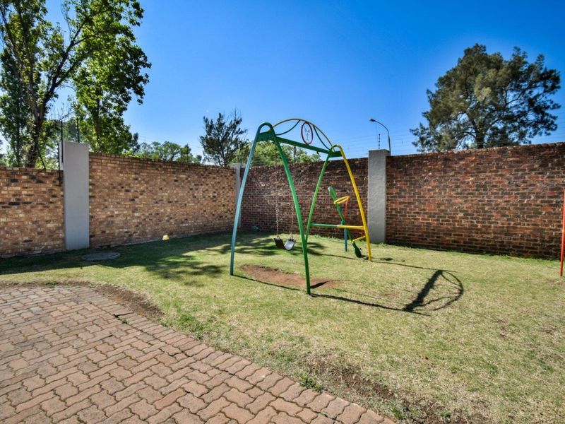 Apartment For Sale in Hughes, Boksburg - Photo 6