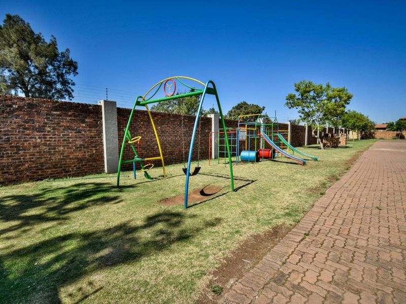 Apartment For Sale in Hughes, Boksburg - Photo 5