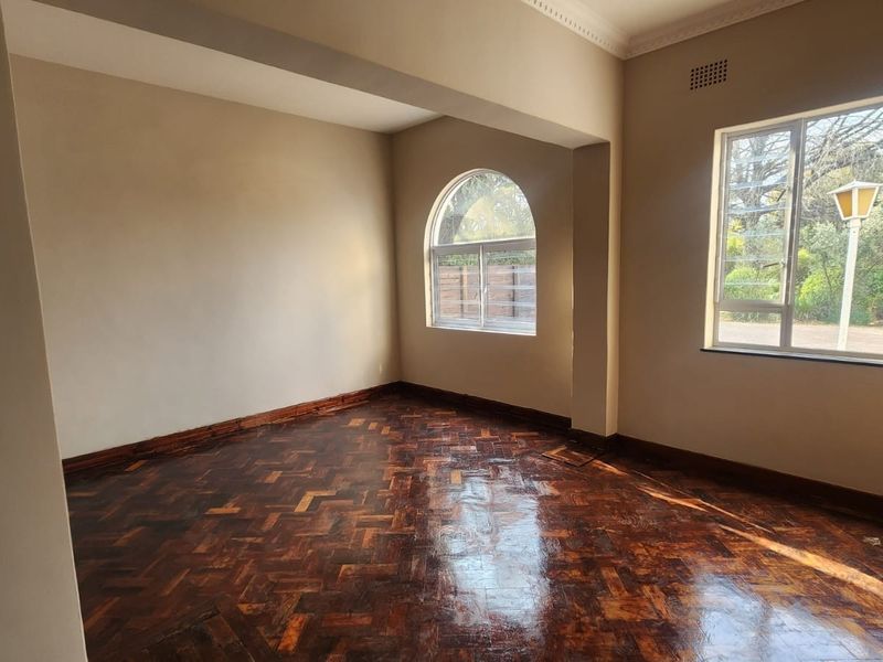 Elegant Family Home to Let in Westdene - Photo 8