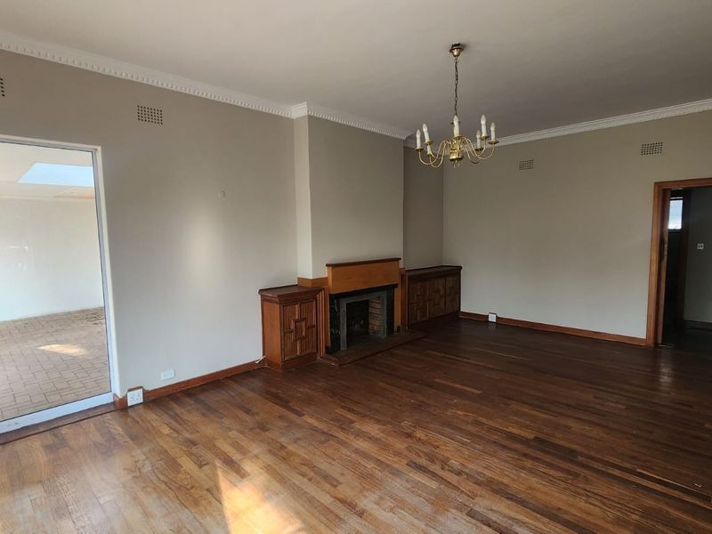 Elegant Family Home to Let in Westdene - Photo 7