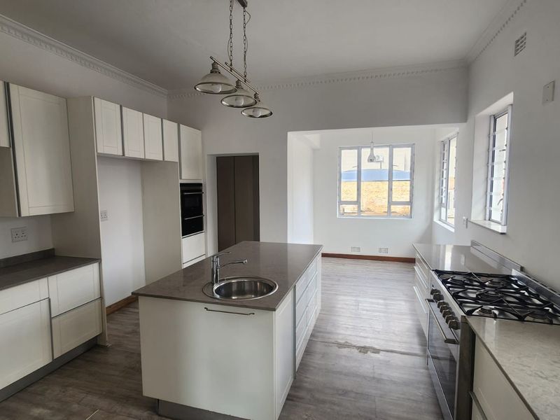 Elegant Family Home to Let in Westdene - Photo 1