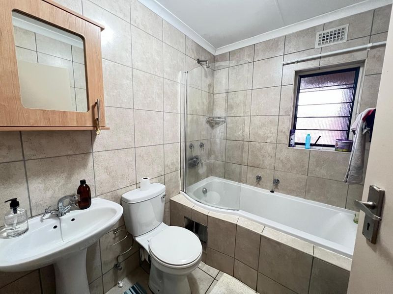Apartment For Sale in Olympus AH, Pretoria - Photo 5