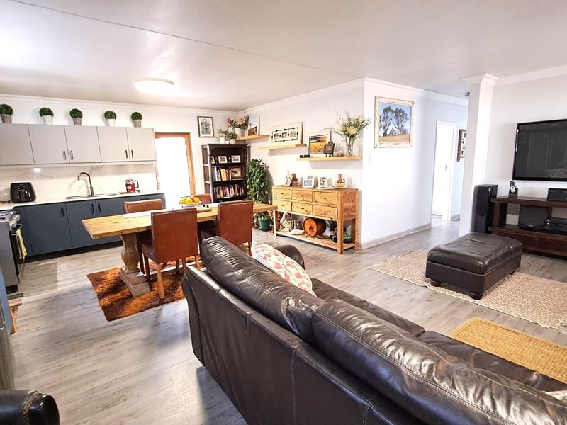 Three-bedroom house in Twee Rivieren, George - Photo 5