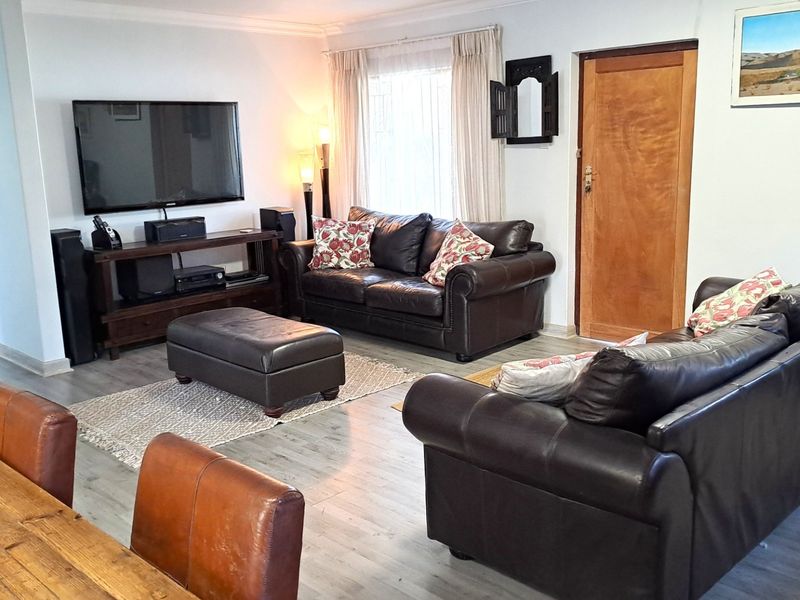 Three-bedroom house in Twee Rivieren, George - Photo 3