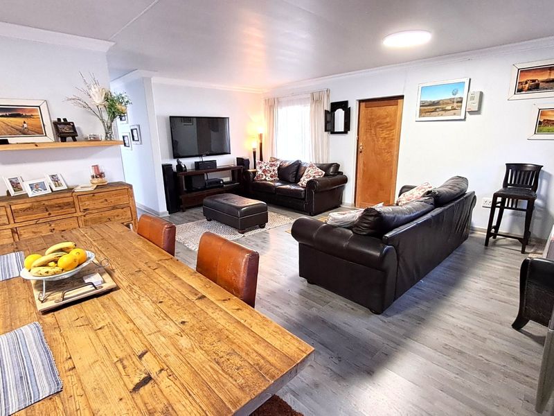 Three-bedroom house in Twee Rivieren, George - Photo 4