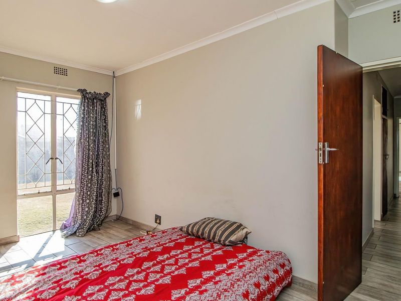 House For Sale in Bonaero Park, Kempton Park - Photo 9