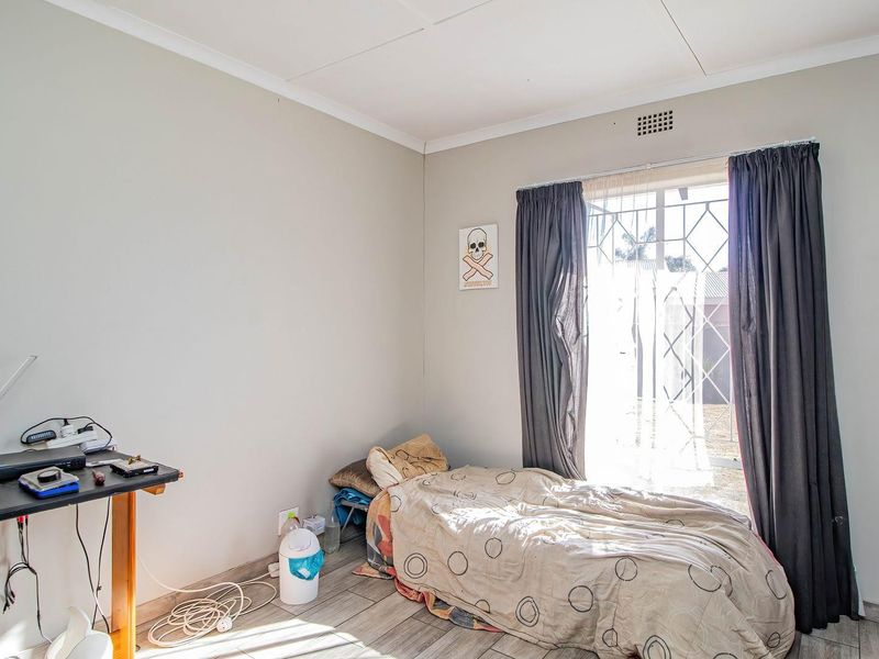 House For Sale in Bonaero Park, Kempton Park - Photo 2