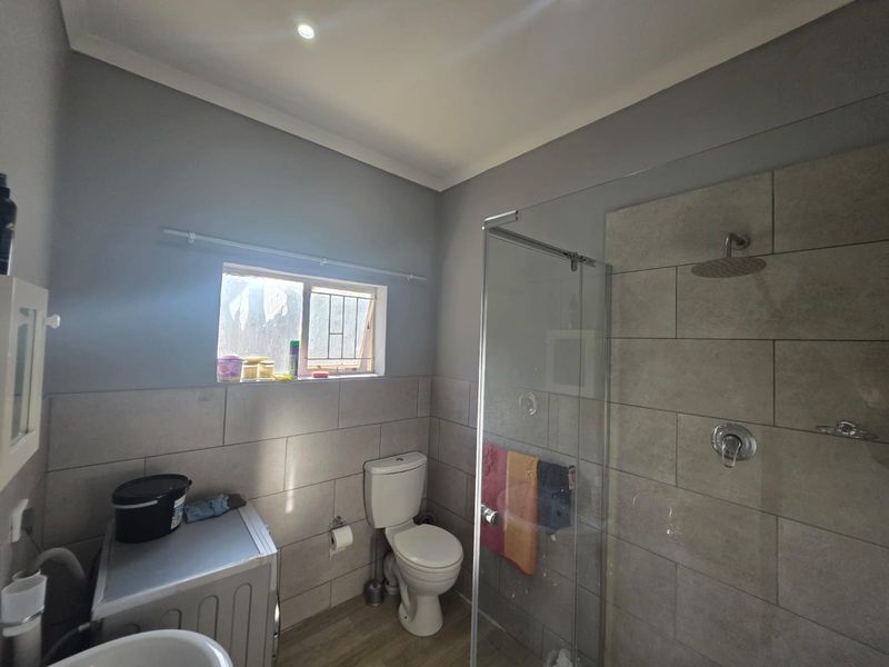 Modern 1 Bedroom Apartment for Sale - Photo 10