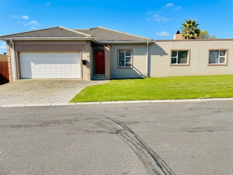 3 Bedroom Home To Rent in Eikenbosch, Kuils River - Photo 1