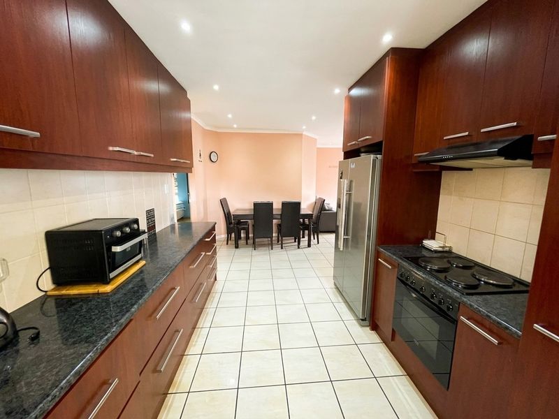 3 Bedroom Home To Rent in Eikenbosch, Kuils River - Photo 5