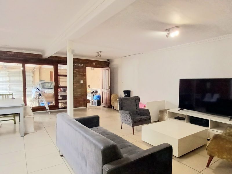 2 x 3 Bedroom Houses on a single ERF,  For Sale in Woodstock, Cape Town - Photo 10