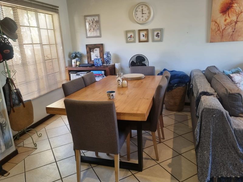 2 Bedroom 2 Bathroom Townhouse  with double garageTo Rent in Equestria Pretoria Gauteng - Photo 4