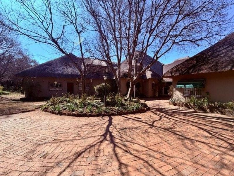An Extraordinary Riverfront Estate in Oori Private Nature Reserve - 45 minutes from Fourways - Photo 6