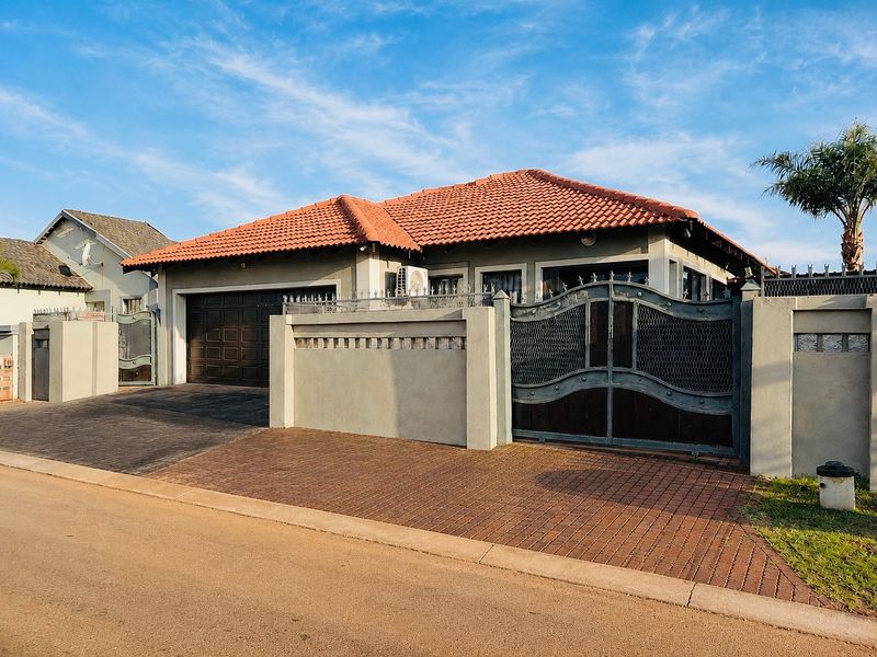 3 Bedroom House For Sale in The Orchards, Akasia - Photo 1