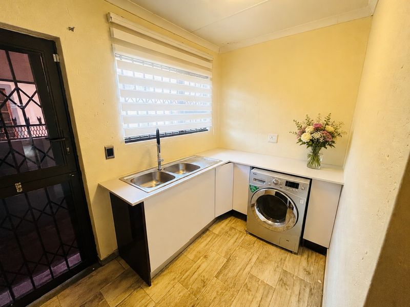 3 Bedroom House For Sale in The Orchards, Akasia - Photo 6