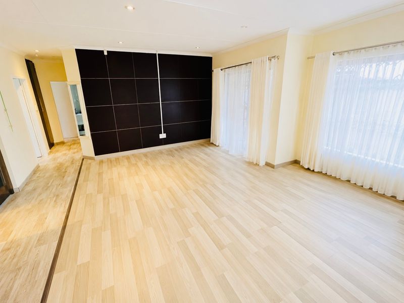 3 Bedroom House For Sale in The Orchards, Akasia - Photo 3