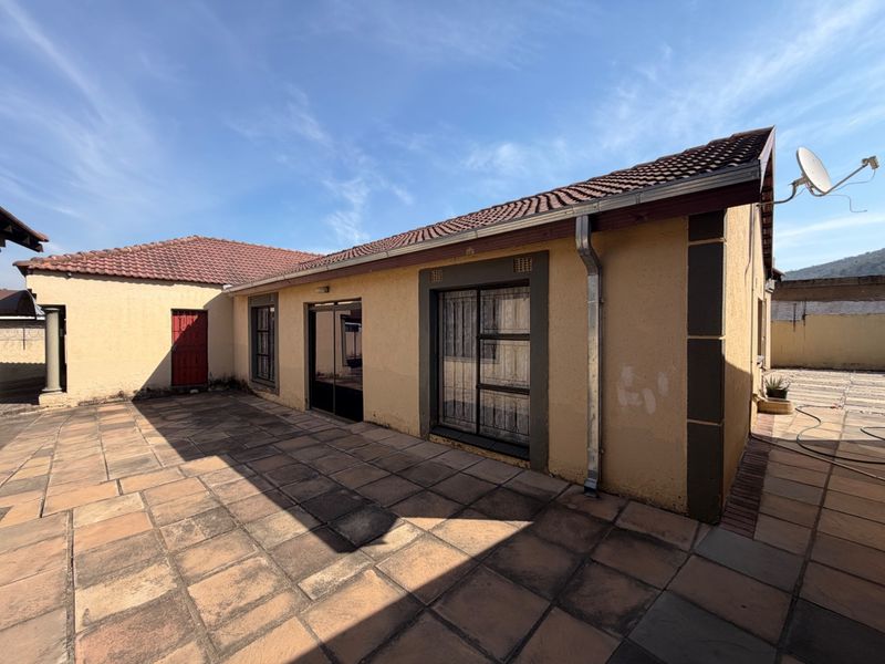 Backroom Flat in Tekwane South Tekwane Nelspruit Mpumalanga - Photo 1