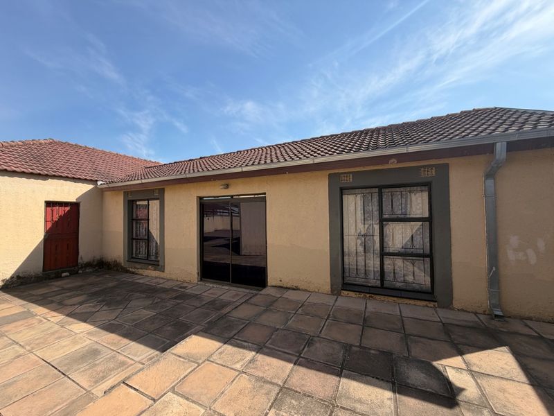 Backroom Flat in Tekwane South Tekwane Nelspruit Mpumalanga - Photo 2