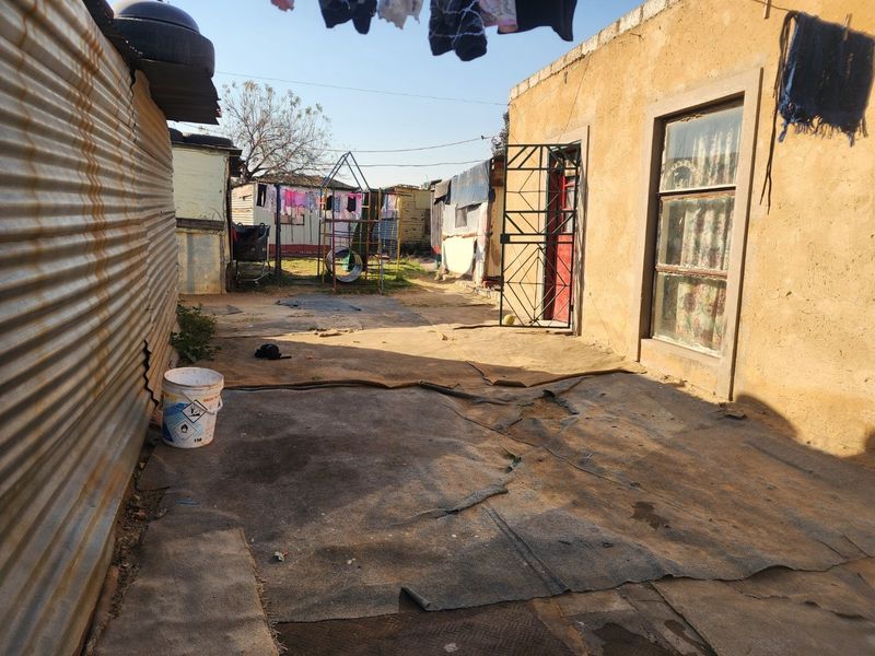 Income generating  Property investment For Sale in Diepsloot, Midrand - Photo 3