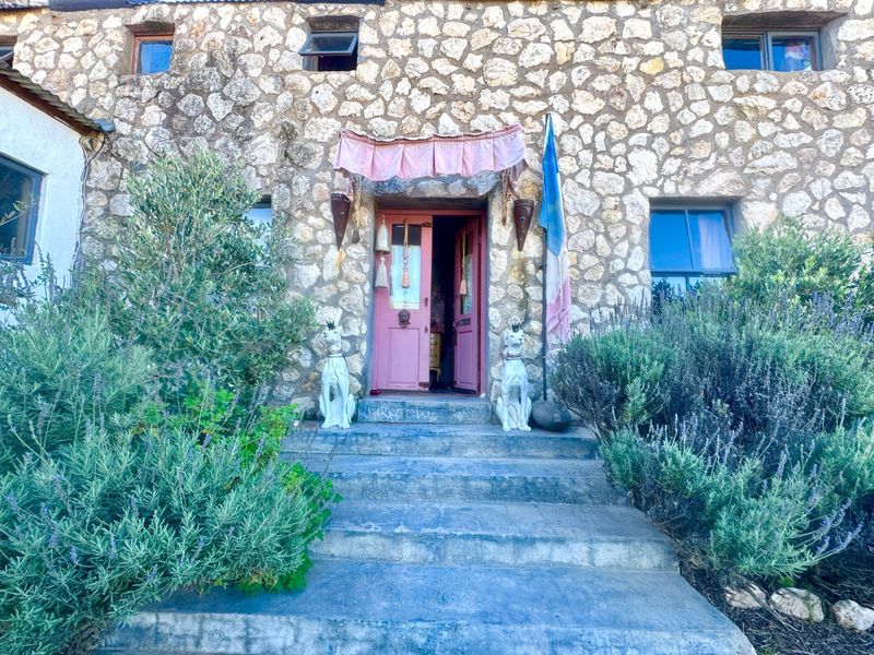 A Home Unlike Any Other - A Living Work of Art in Jacobsbaai in Jacobsbaai - Photo 1