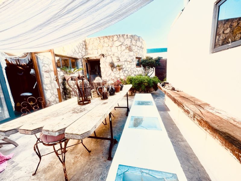 A Home Unlike Any Other - A Living Work of Art in Jacobsbaai in Jacobsbaai - Photo 4