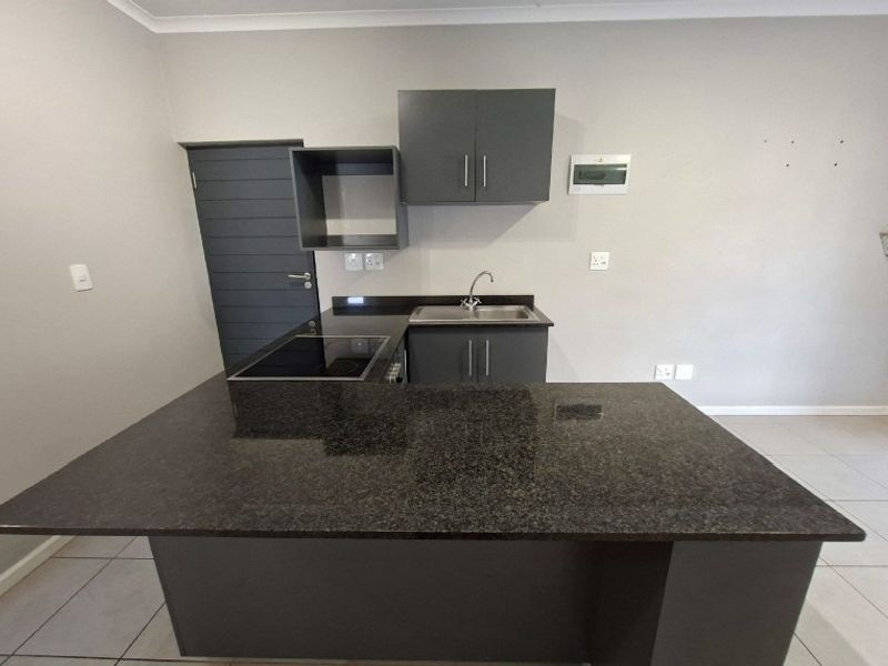 First Floor Modern Apartment To Rent in Waterfall, Hillcrest, KwaZulu Natal - Photo 2