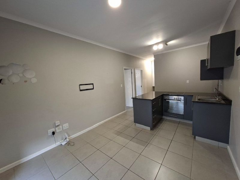 First Floor Modern Apartment To Rent in Waterfall, Hillcrest, KwaZulu Natal - Photo 3